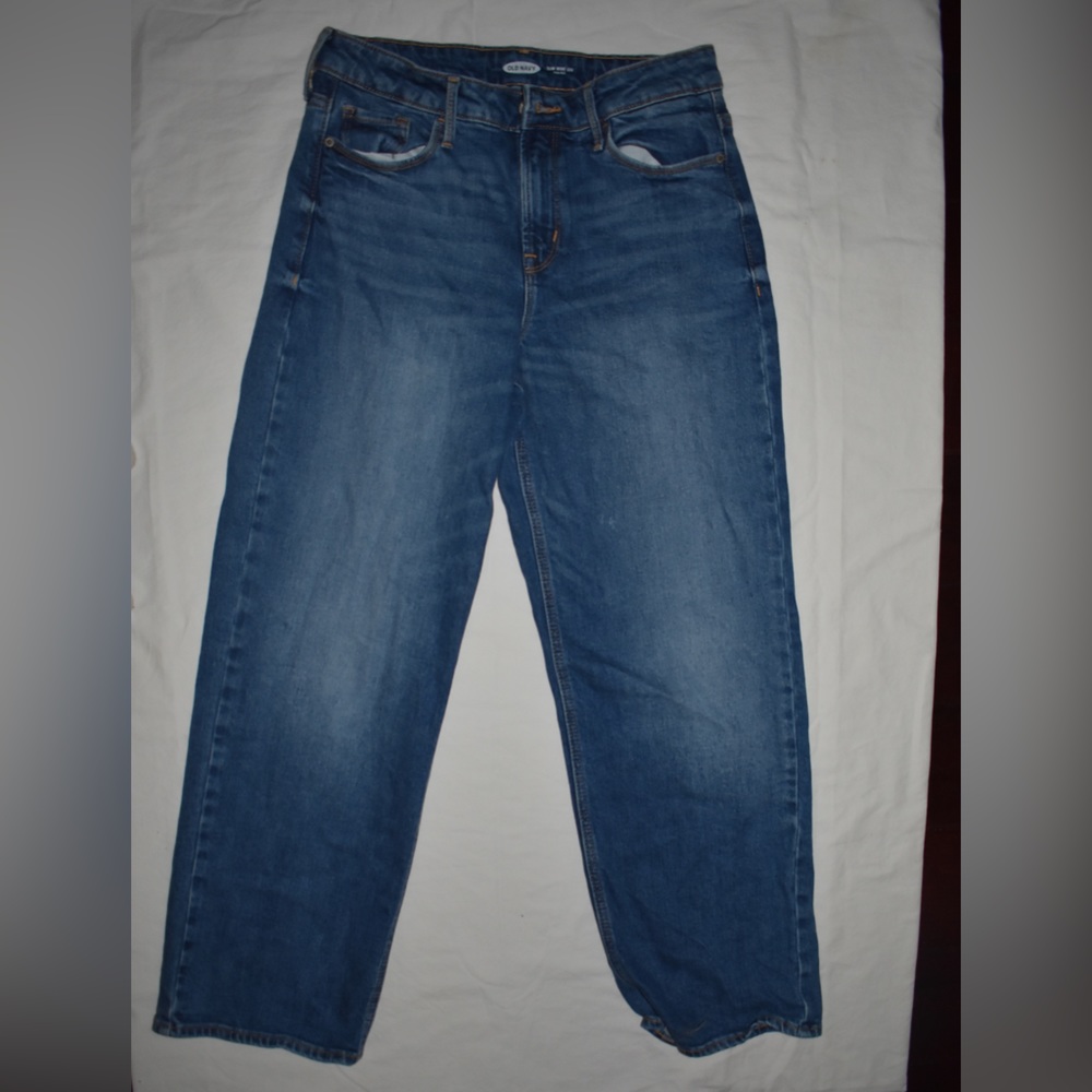 Size 6 Old Navy Slim Wide Leg Jeans in Blue.
